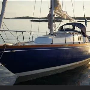 Husbaten Vega 1 Båthotell